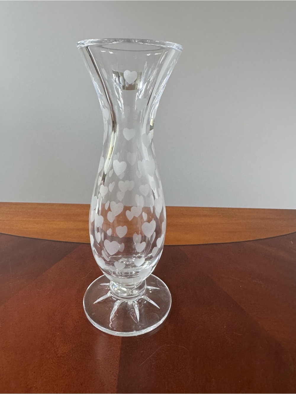 Clear Heart-Etched Glass Vase - Elegant Transparent Accent